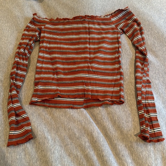 Long sleeve off the shoulder top bundle - Picture 7 of 10